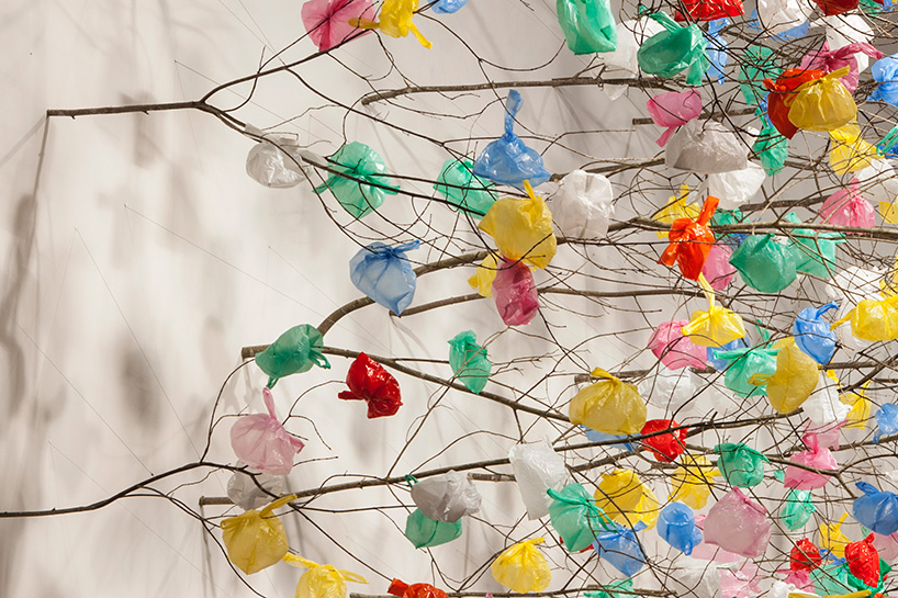 pascale-marthine-tayou-plastic-tree-designboom-09