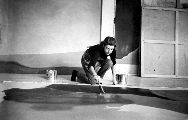 Jewish-American-abstract-expressionist-painter-and-artist-Helen-Frankenthaler-photographed-working-in-her-new-york-studio-by-Austrian-photographer-Ernst-Haas-3