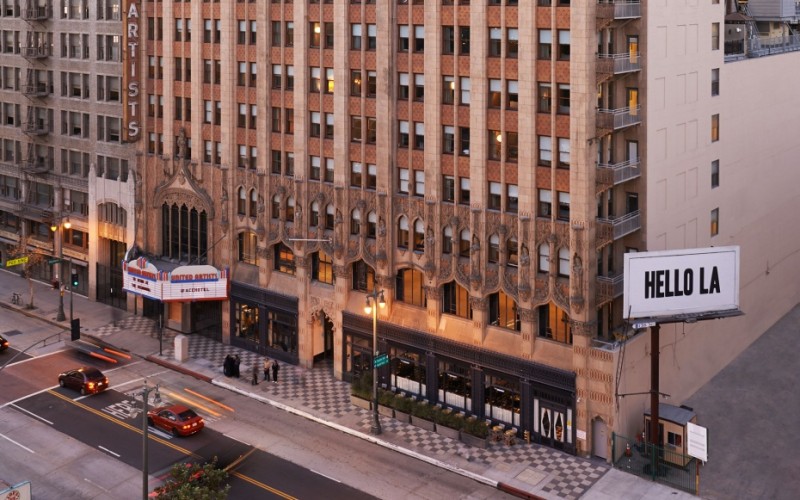 201406-w-americas-coolest-rooftop-bars-upstairs-ace-hotel-la