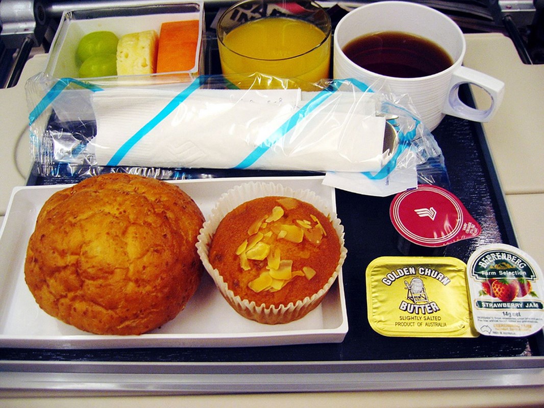 photographer documents the unsuspecting beauty of airline meals